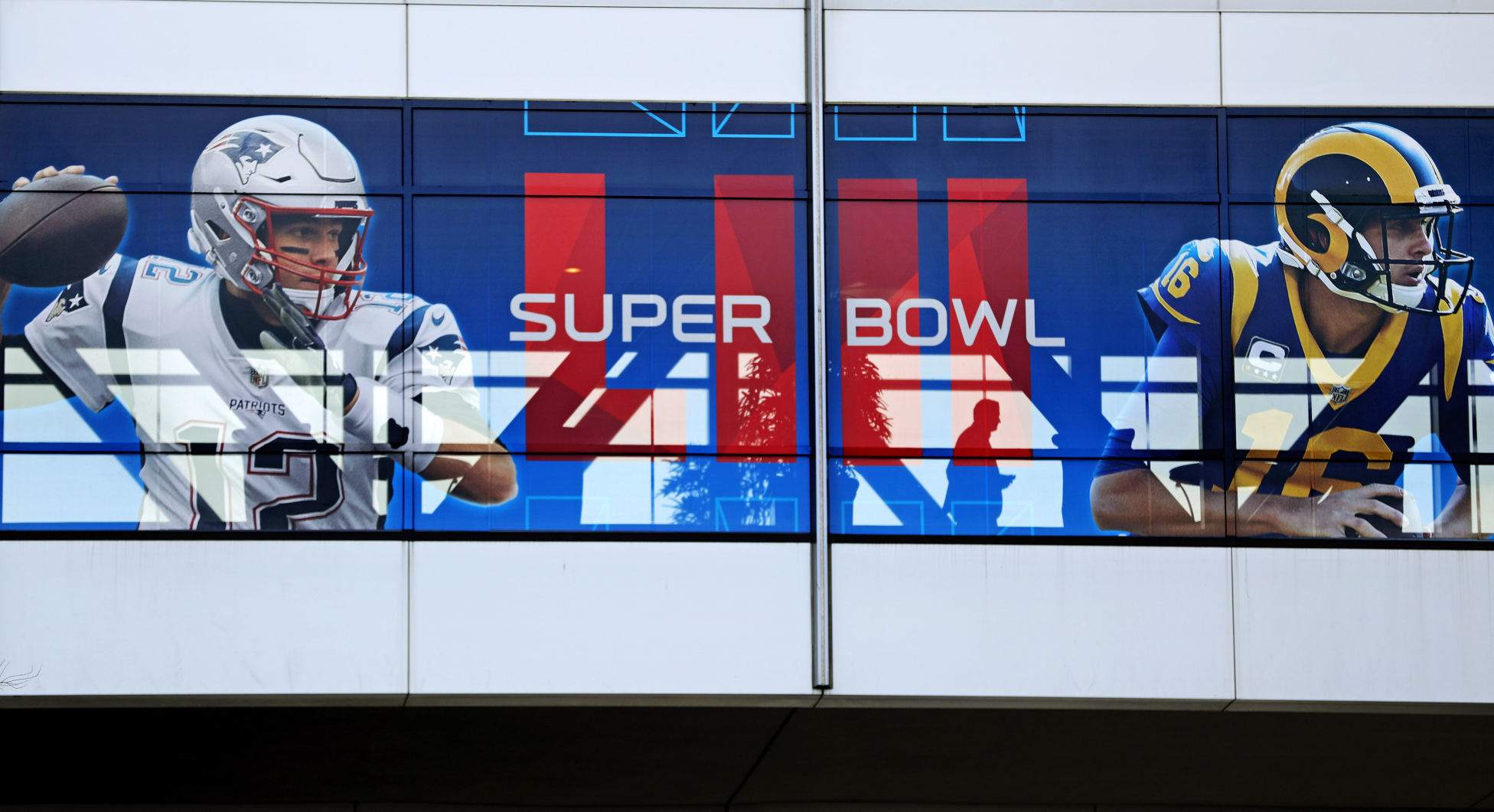 Patriots Rams Super Bowl Football